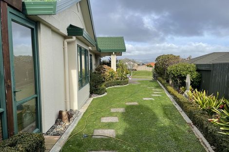 Photo of property in 19 Logan Way, Kelvin Grove, Palmerston North, 4414