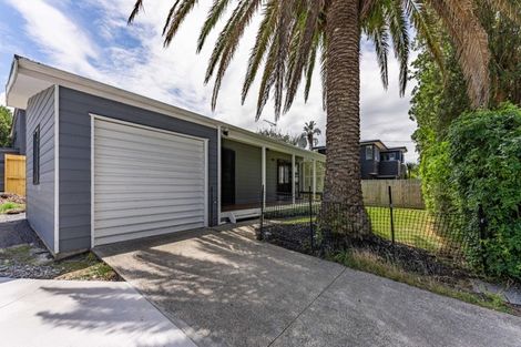 Photo of property in 1 Cochrane Avenue, Arkles Bay, Whangaparaoa, 0932