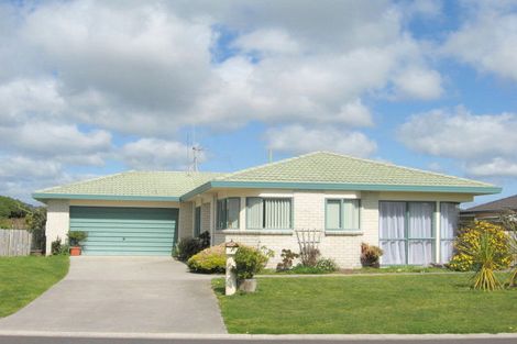 Photo of property in 33 Maesbury Close, Papamoa Beach, Papamoa, 3118