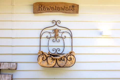 Photo of property in 24 Miro Road, Palm Beach, Waiheke Island, 1081