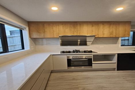 Photo of property in 13e Windermere Crescent, Blockhouse Bay, Auckland, 0600