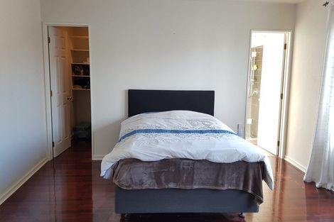 Photo of property in 2 Graham Collins Drive, Windsor Park, Auckland, 0632
