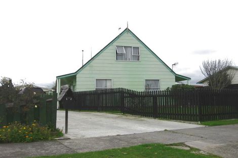 Photo of property in 12 Colonial Place, Kelvin Grove, Palmerston North, 4414