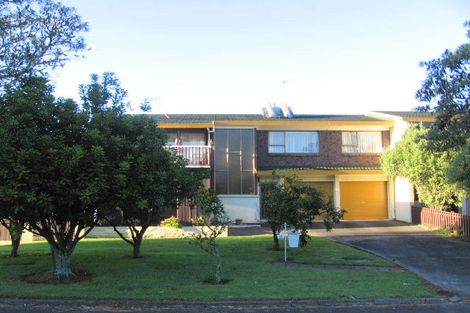 Photo of property in 2b Banksia Place, Goodwood Heights, Auckland, 2105