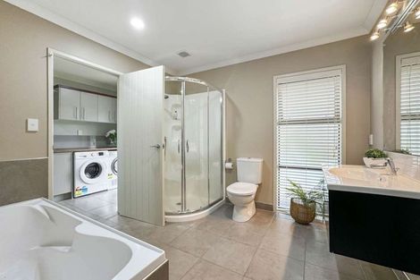 Photo of property in 14 Regis Lane, Flat Bush, Auckland, 2019