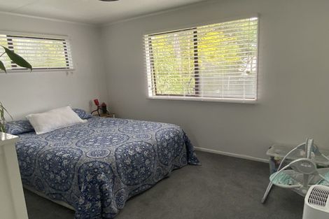 Photo of property in 33 Riversdale Drive, Merrilands, New Plymouth, 4312