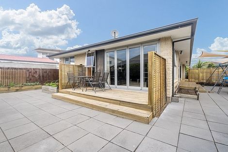 Photo of property in 19 Woodstock Place, Russley, Christchurch, 8042