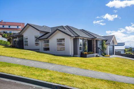 Photo of property in 1 Aoraki Rise, Aotea, Porirua, 5024