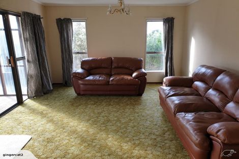 Photo of property in 1/7 Tusac Place, Totara Vale, Auckland, 0627