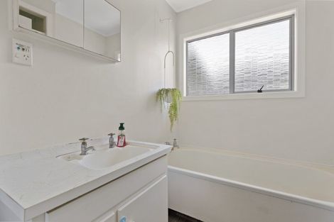 Photo of property in 1 Ross Place, Blagdon, New Plymouth, 4310