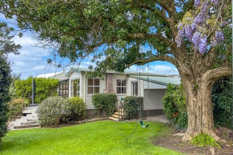 Photo of property in 107 Howard Road, Orere Point, Papakura, 2585