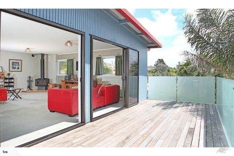 Photo of property in 24 Holt Avenue, Torbay, Auckland, 0630