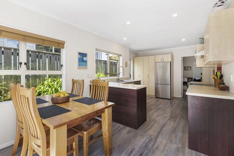 Photo of property in 2 Corlett Road, Plimmerton, Porirua, 5026