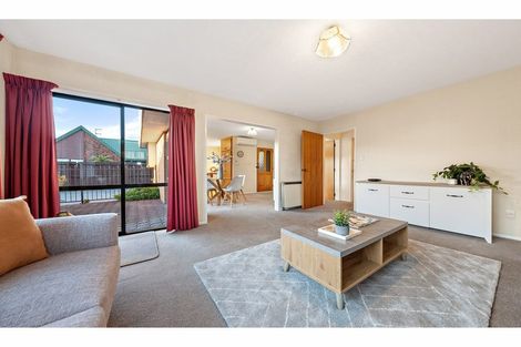 Photo of property in 5 Elsom Lane, Avonhead, Christchurch, 8042