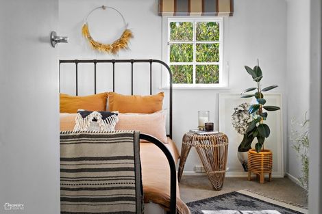 Photo of property in 19 Kempton Street, Greytown, 5712