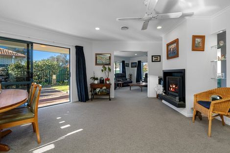 Photo of property in 38 Corinth Grove, Papamoa Beach, Papamoa, 3118