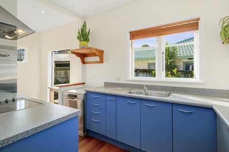 Photo of property in 1d Kereru Bend, Tawa, Wellington, 5028