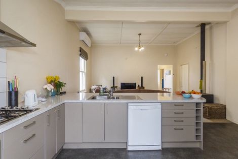 Photo of property in 129 Featherston Street, Palmerston North, 4410