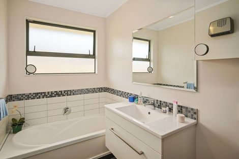 Photo of property in 7 Heath Place, Stoke, Nelson, 7011