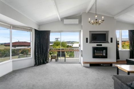Photo of property in 18 Ingle Avenue, Waipahihi, Taupo, 3330