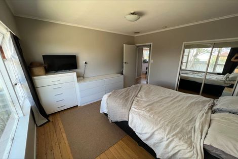 Photo of property in 3/166 East Coast Road, Forrest Hill, Auckland, 0620