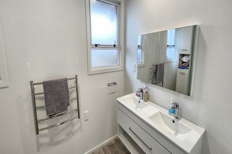 Photo of property in 2 Hood Place, Spotswood, New Plymouth, 4310