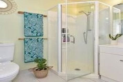 Photo of property in 9a Crispe Road, Clarks Beach, 2122