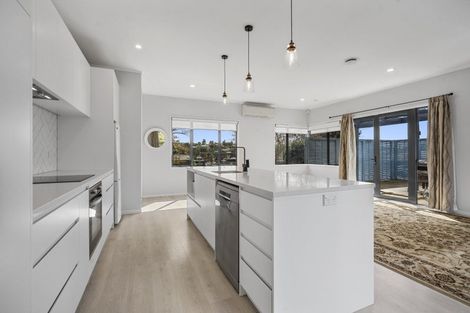 Photo of property in 4a Barron Drive, Green Bay, Auckland, 0604