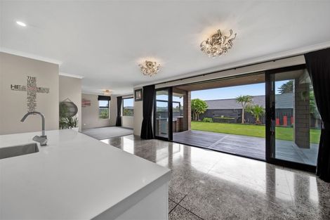 Photo of property in 15 Wentworth Lane, Waiwhakaiho, New Plymouth, 4312