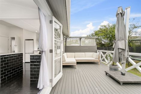 Photo of property in 2 Alice Street, Riverhead, 0820