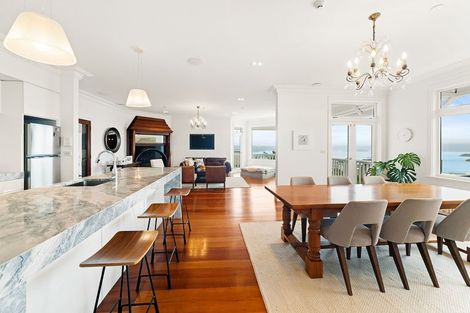 Photo of property in 8 Central Terrace, Kelburn, Wellington, 6012