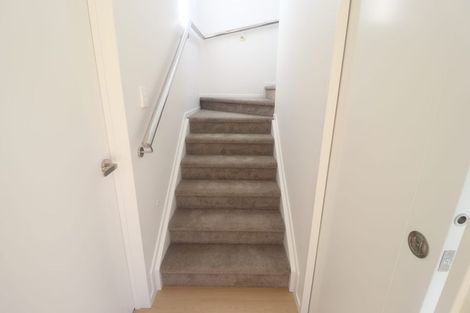 Photo of property in 1 Ngatoa Place, Glenfield, Auckland, 0629