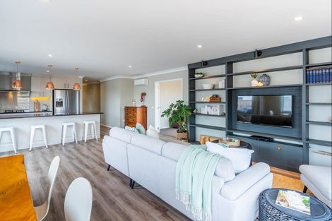 Photo of property in 11 Mahia Lane, Waikanae, 5036