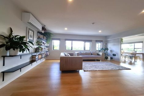 Photo of property in 1/52 Pupuke Road, Hillcrest, Auckland, 0627