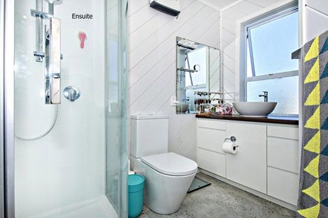 Photo of property in 25 George Point Road, Onerahi, Whangarei, 0110