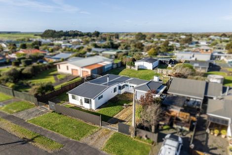 Photo of property in 9 Koura Street, Tangimoana, 4822