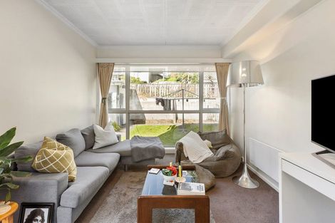 Photo of property in Victoria Court, 4/4 Queen Street, Mount Victoria, Wellington, 6011
