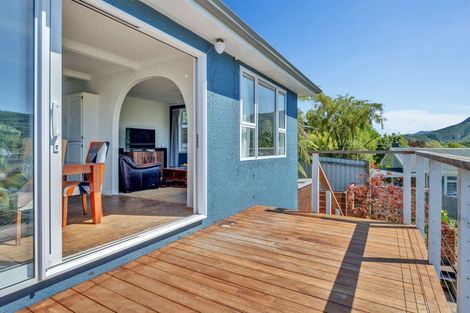 Photo of property in 82 Milton Terrace, Picton, 7220