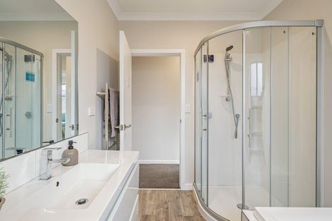 Photo of property in 10 Poulson Grove, Trentham, Upper Hutt, 5018