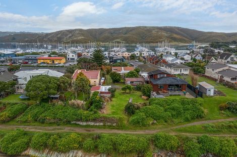 Photo of property in 12 Mana Esplanade, Paremata, Porirua, 5026