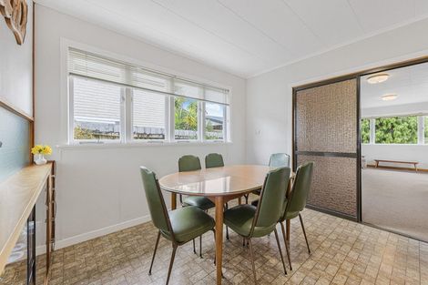 Photo of property in 5 Valron Road, Te Atatu South, Auckland, 0602