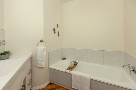 Photo of property in 9b The Esplanade, Raumati South, Paraparaumu, 5032