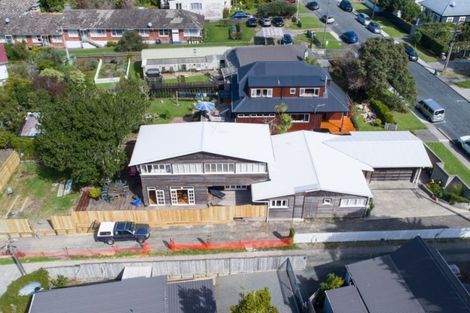 Photo of property in 21 Gladstone Road, Northcote, Auckland, 0627