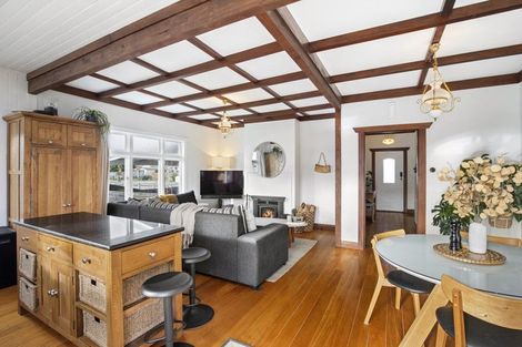 Photo of property in 18 Sandspit Road, Waiuku, 2123