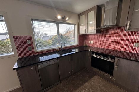 Photo of property in 2/136 Chivalry Road, Glenfield, Auckland, 0629