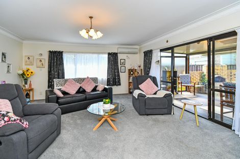 Photo of property in 23 Seaward Place, Wattle Downs, Auckland, 2103