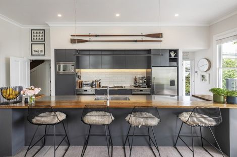 Photo of property in 18 Austin Street, Mount Victoria, Wellington, 6011