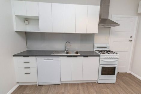 Photo of property in 43 Ngaio Road, Kelburn, Wellington, 6012