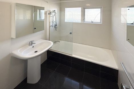 Photo of property in 1 Sunnynook Road, Forrest Hill, Auckland, 0620