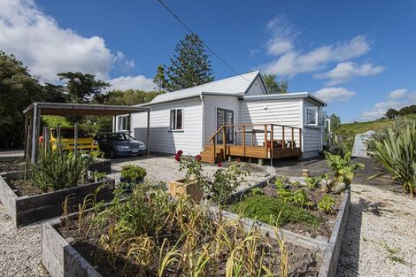 Photo of property in 46 Whakapirau Road, Maungaturoto, 0583